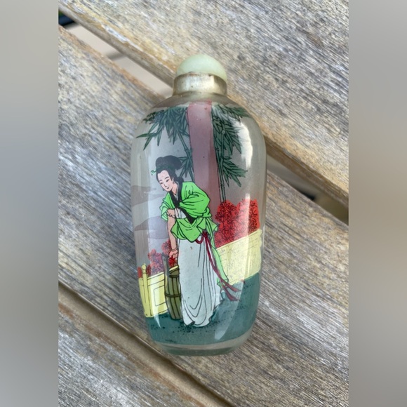 Chinese Reverse Glass Painting of a Maiden Snuff Bottle - Picture 1 of 7